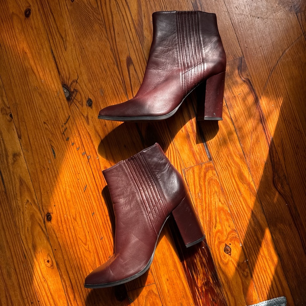 Sexy and comfortable oxblood boots from Seychelles